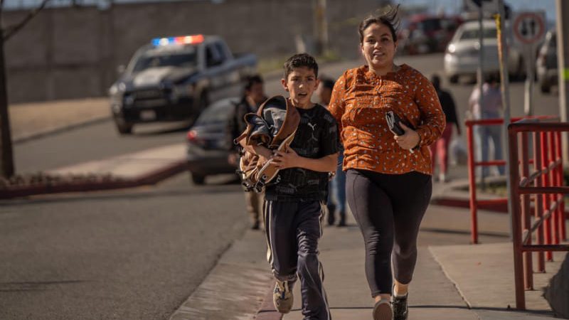 Explosión de ducto de Pemex en Playas de Rosarito provoca fuerte incendio y evacuación en Villas de Costa Rica