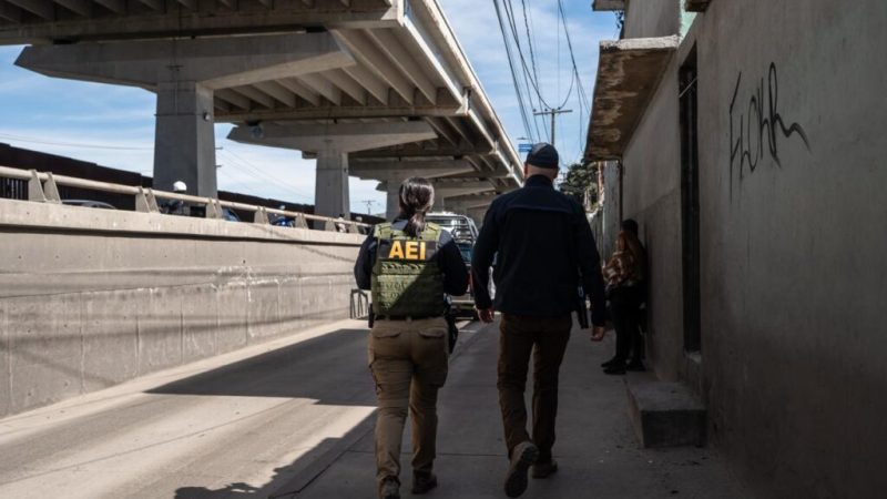 Vehículo incendiado en avenida Internacional moviliza a corporaciones de seguridad