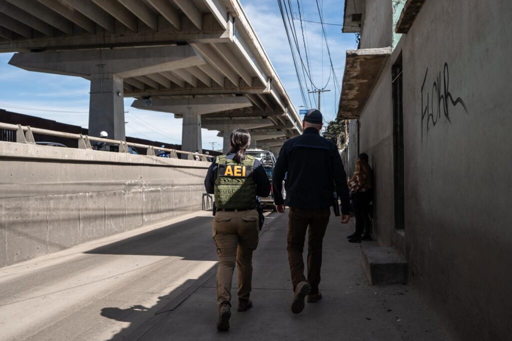 Vehículo incendiado en avenida Internacional moviliza a corporaciones de seguridad