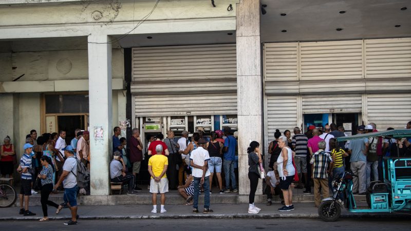 Cartas tristes de la familia y los amigos en Cuba