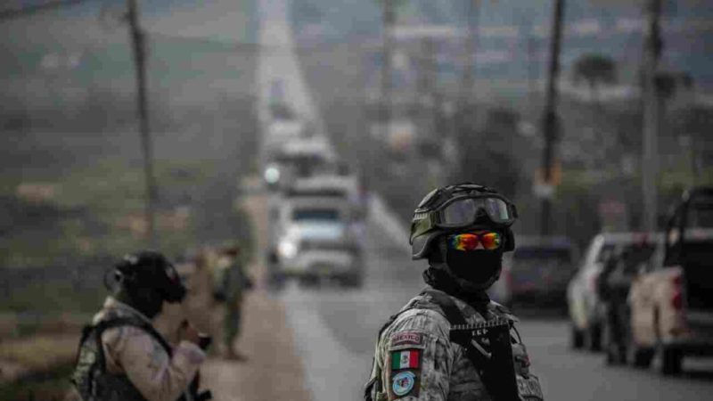 Hallan a tres hombres sin vida dentro de vehículo en la colonia El Roble