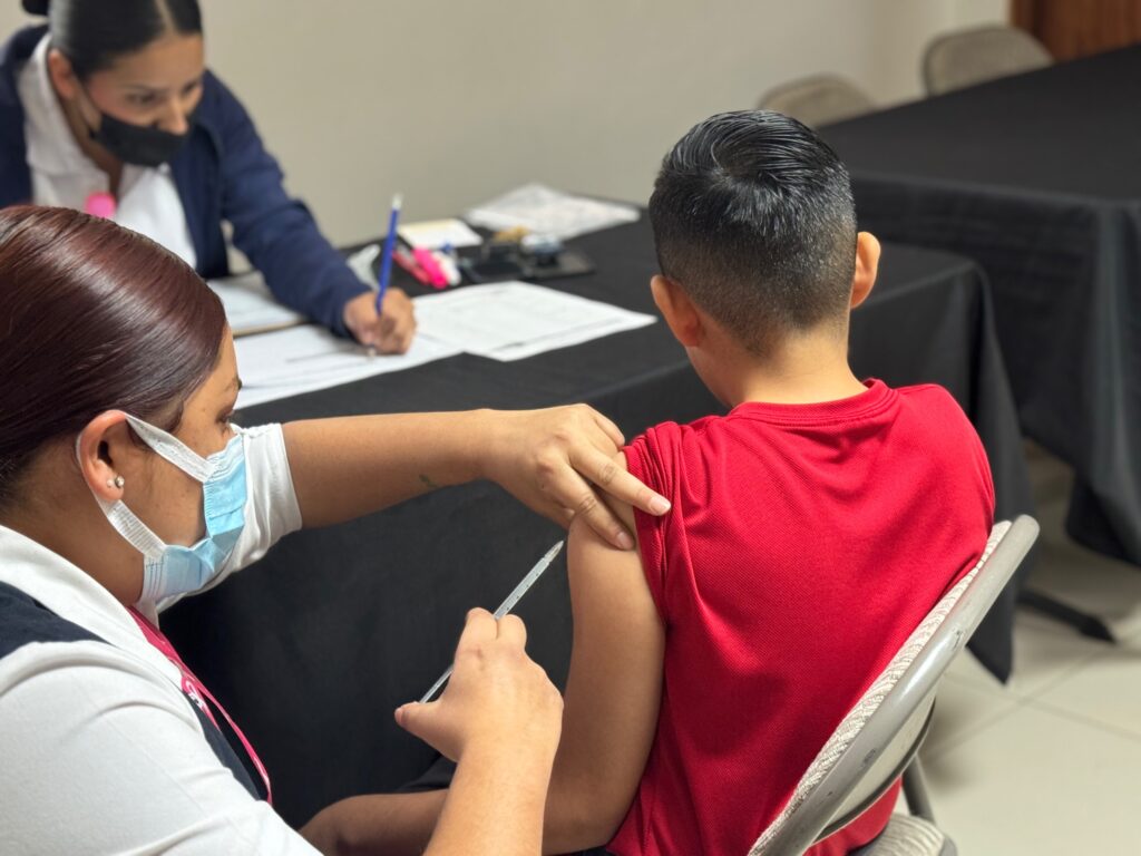 Dif Tecate e IMSS Bienestar fortalecen la prevención con jornada de vacunación