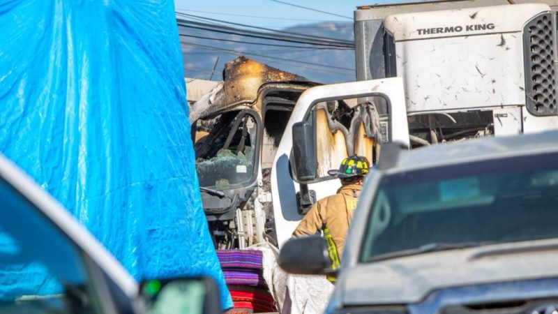 Incendian tractocamión en yarda del bulevar Aeropuerto