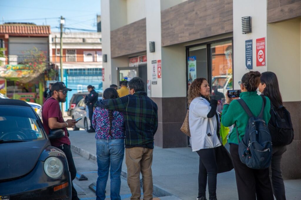 Incendio en Farmacia Roma de colonia Los Arenales