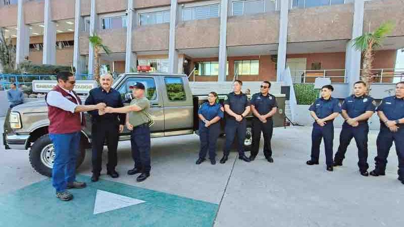 Entrega Diputado Molina unidad todo terreno de rescate a bomberos forestales de Mexicali