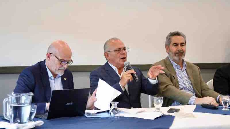 La apreciación del peso frente al dólar resta competitividad a la industria exportadora y encarece los costos de producción en la frontera