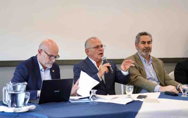 La apreciación del peso frente al dólar resta competitividad a la industria exportadora y encarece los costos de producción en la frontera