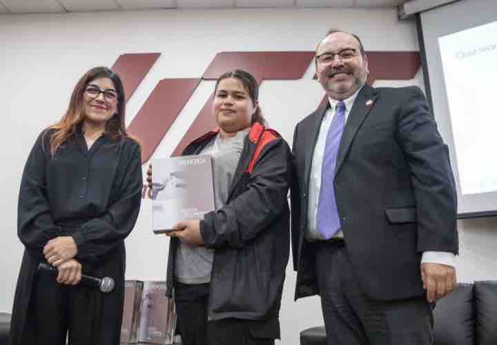 INE presenta memoria gráfica del proceso electoral 2023-2024 ante estudiantes de la UTT