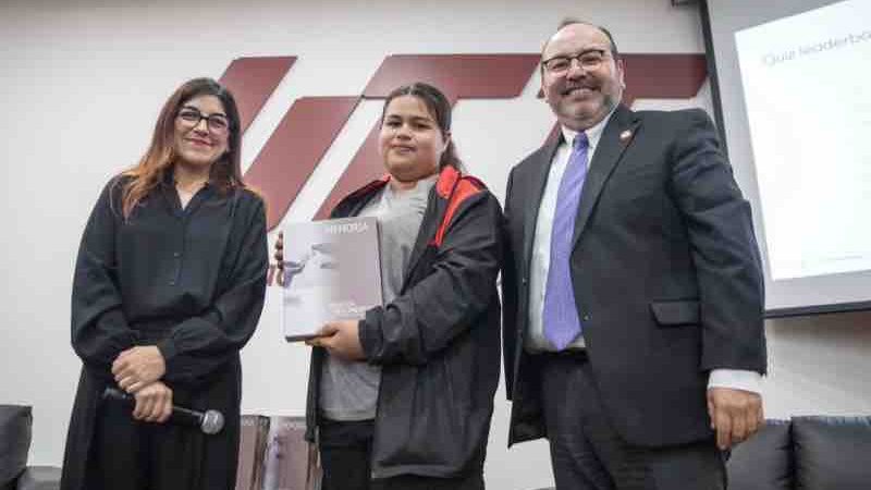 INE presenta memoria gráfica del proceso electoral 2023-2024 ante estudiantes de la UTT