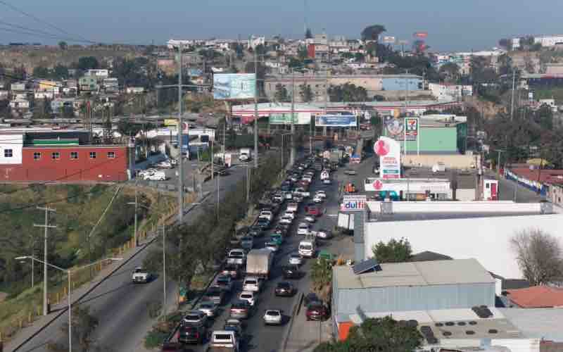 Accidente mantiene tráfico intenso en el Libramiento Sur rumbo a Playas de Tijuana