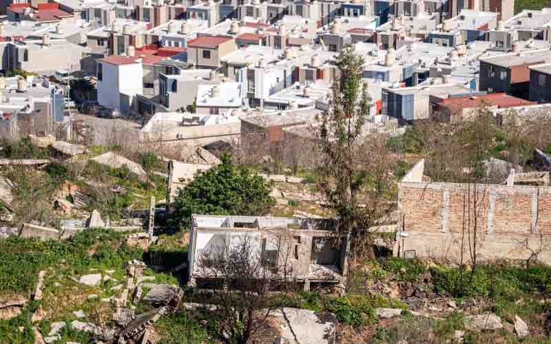 A ocho años del derrumbe en Lomas del Rubí, familias afectadas exigen reparación de daños