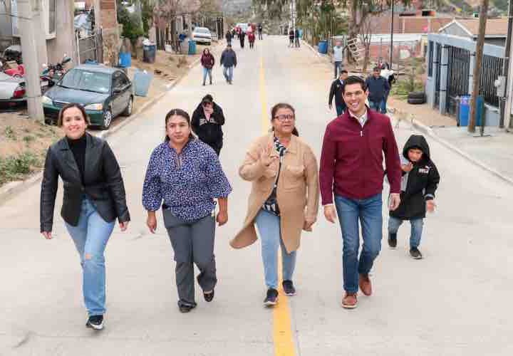 Cumple alcalde Román Cota compromiso histórico con la colonia Colosio