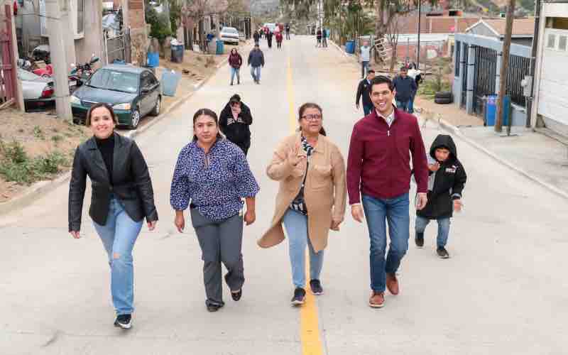 Cumple alcalde Román Cota compromiso histórico con la colonia Colosio