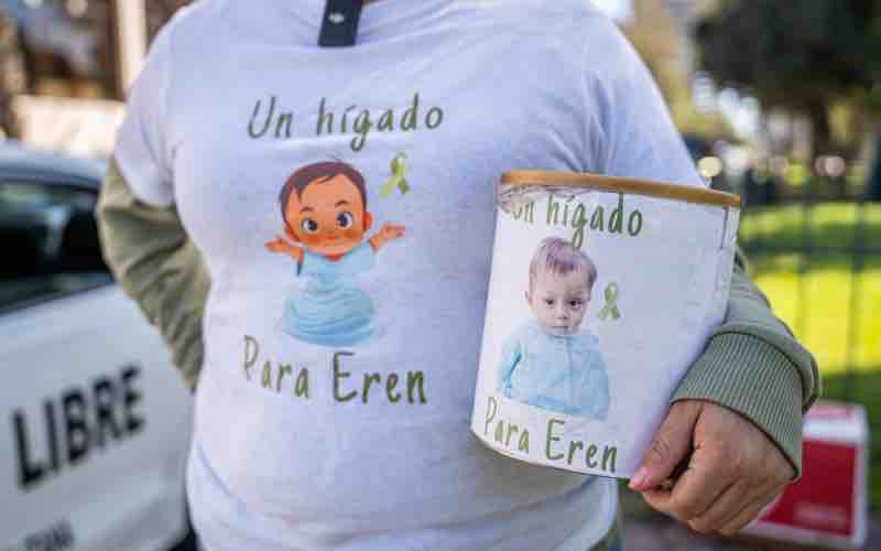 Familia realiza venta con causa en Tijuana para costear transplante de hígado de su bebé