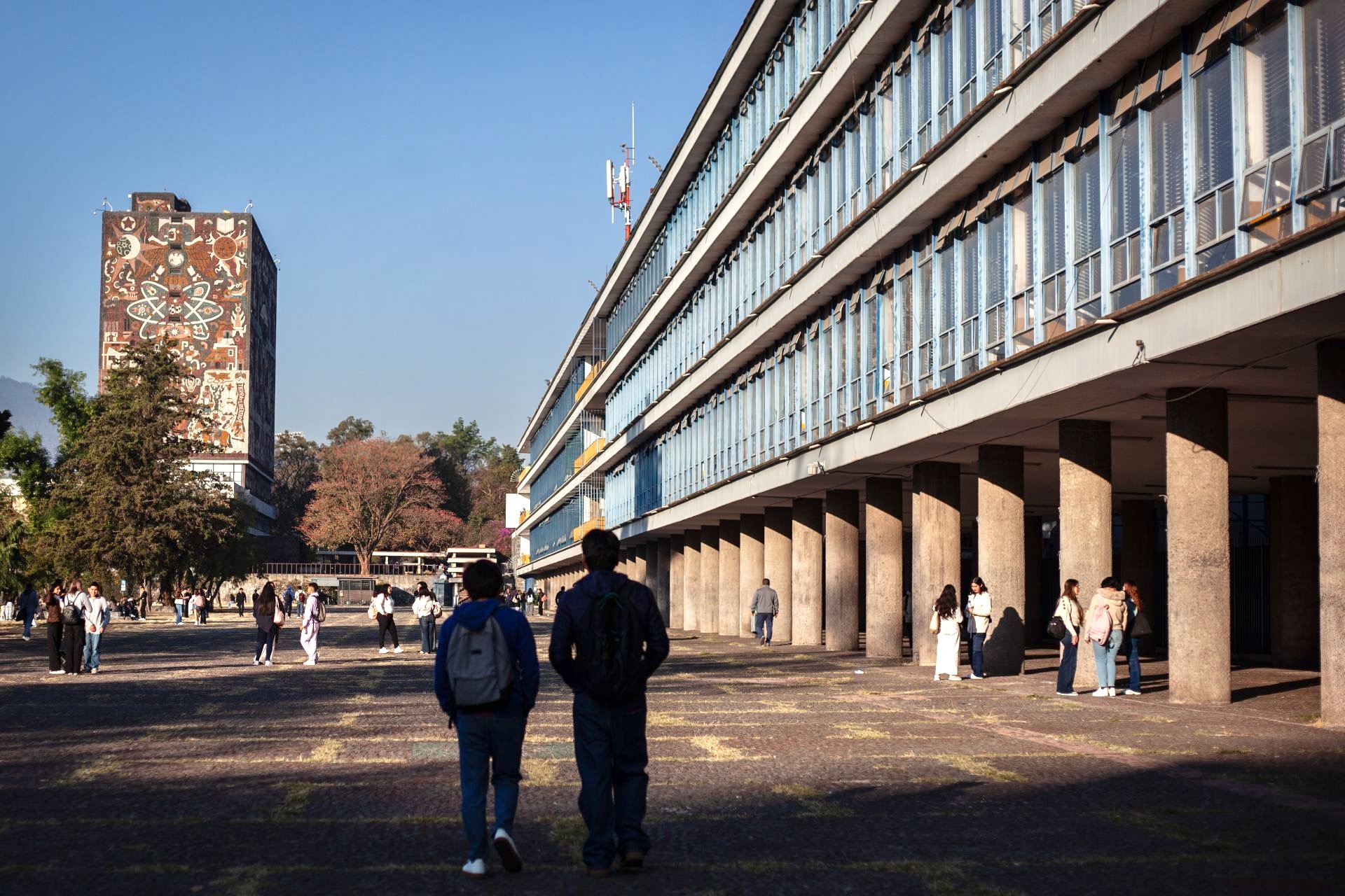 Carreras de la UNAM con sueldos mayores a 20,000 pesos con menos de 50 solicitantes