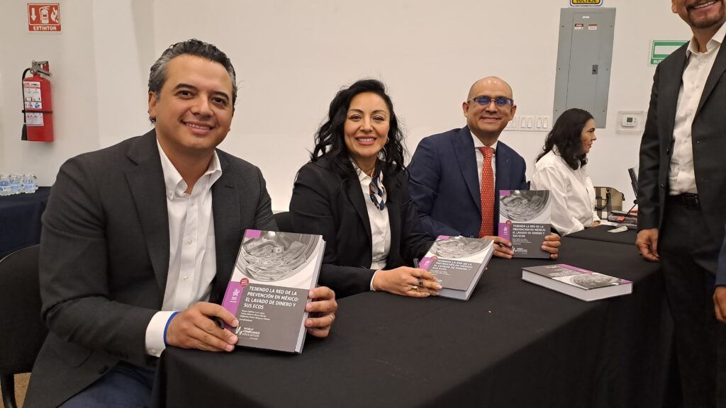 Presentan libro que advierte sobre nuevas sanciones por fallas en prevención de lavado de dinero