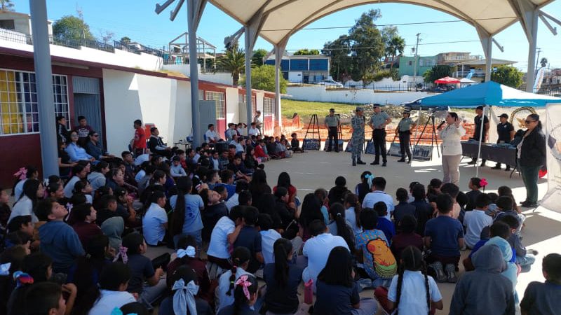 Guardia Nacional alerta a estudiantes de Baja California sobre riesgos en videojuegos y redes sociales
