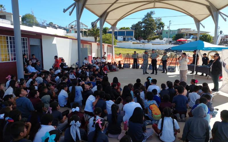 Guardia Nacional alerta a estudiantes de Baja California sobre riesgos en videojuegos y redes sociales