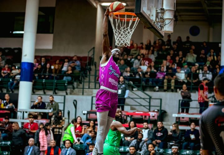 Zonkeys lucha con el corazón ante Pioneros en la Arena Zonkeys