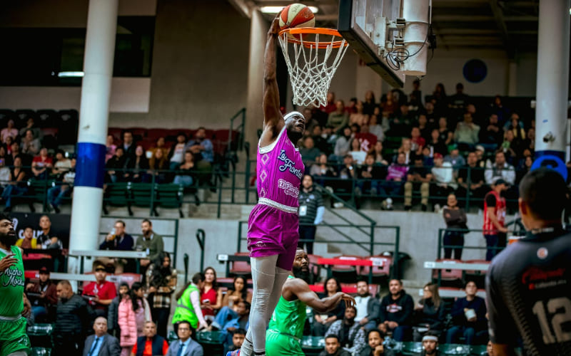 Zonkeys lucha con el corazón ante Pioneros en la Arena Zonkeys