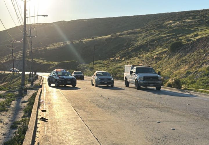 Volcadura en rampa de la Central Camionera sobre bulevar Lázaro Cárdenas; unidad fue abandonada