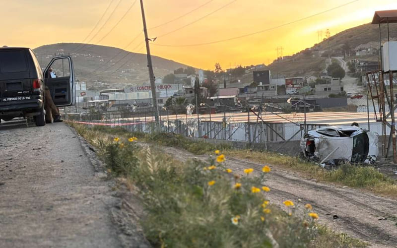 Volcadura en carretera libre Tijuana–Tecate deja dos personas sin vida