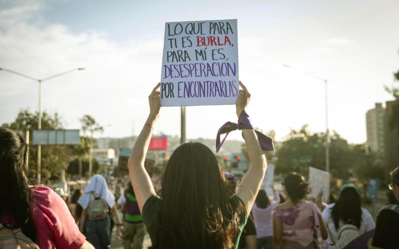 Más de 2 mil 500 mujeres marchan en Tijuana durante el 8M; colectivos exigen justicia y alto a la violencia