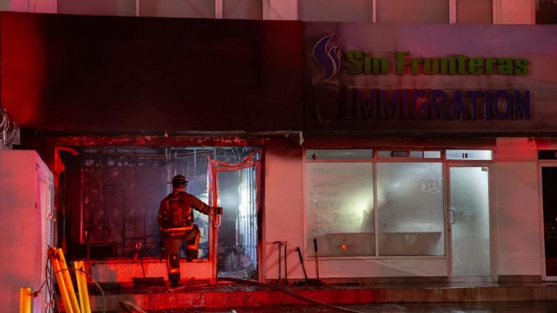 Incendio consume local comercial en Otay
