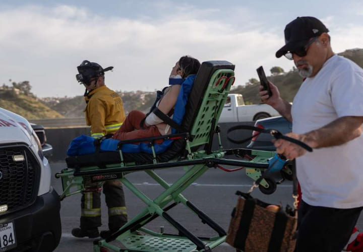 Mujer resulta lesionada tras fuerte accidente en la Prolongación Calle Segunda