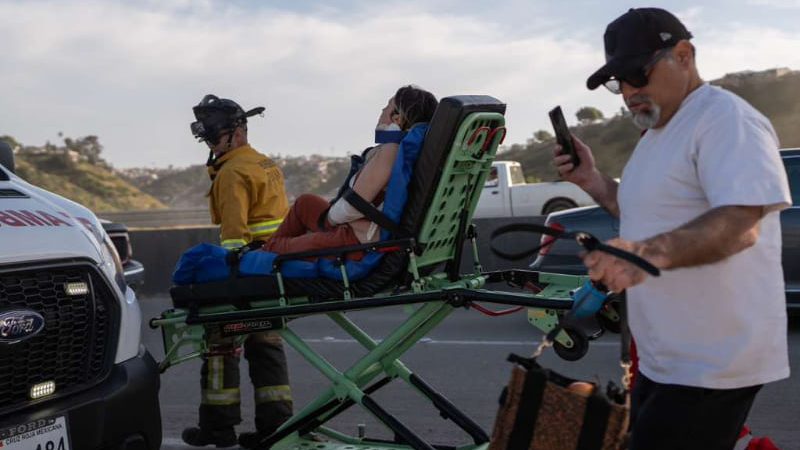 Mujer resulta lesionada tras fuerte accidente en la Prolongación Calle Segunda