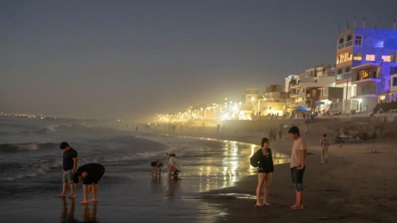 Calor atrae a tijuanenses a Playas de Tijuana en pleno invierno