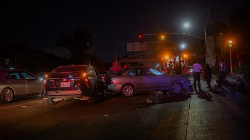 Conductor se da a la fuga tras provocar choque múltiple en el bulevar Cuauhtémoc Sur