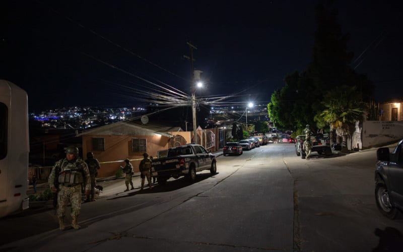 Localizan cuerpo encobijado en la colonia Obrera