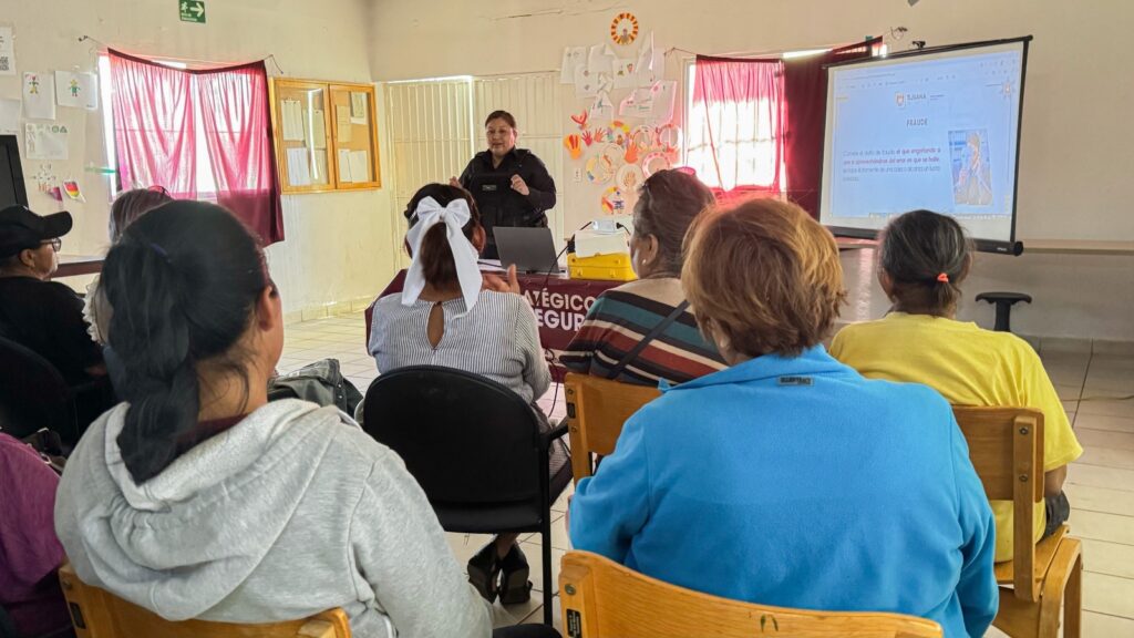 SSPCM imparte plática contra extorsión y fraudes a mujeres en Tijuana