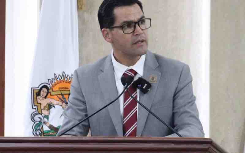 Aborda diputado Humberto Valle la problemática generada por la falta de docentes en los CAED