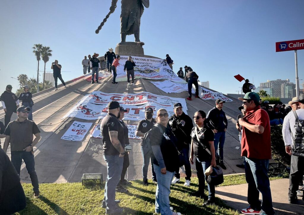 Maestros de la CNTE se movilizan desde zona río por paro nacional de 72 horas