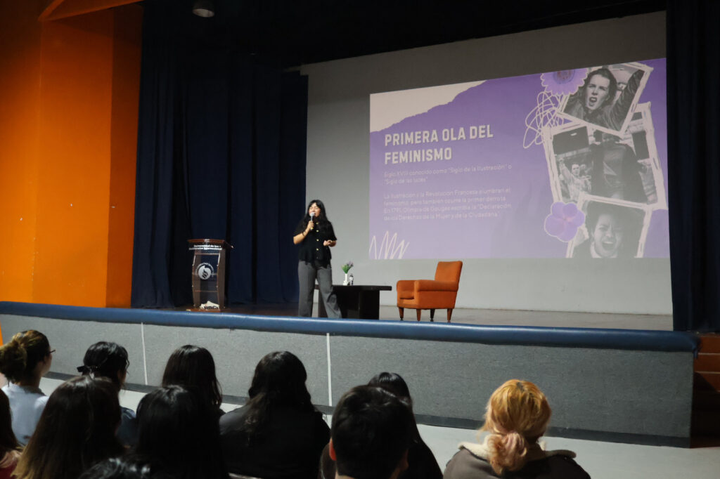 Reflexionan en UDCI sobre historia del feminismo y la sororidad