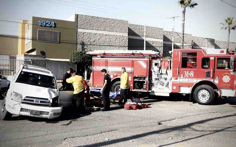 Fuerte accidente deja un lesionada en la colonia Baja Maq El Aguila