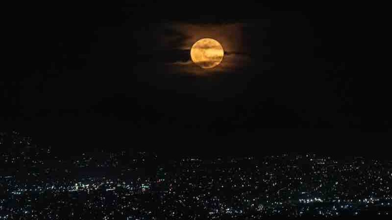 Luna llena de marzo ilumina el cielo de Tijuana