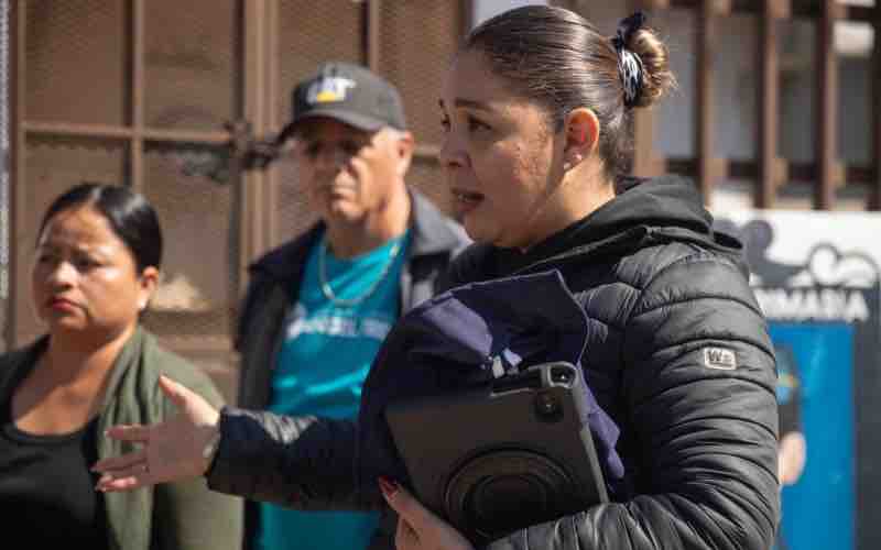 Padres de familia protestan por posible cierre de primer grado en primaria Francisco Márquez