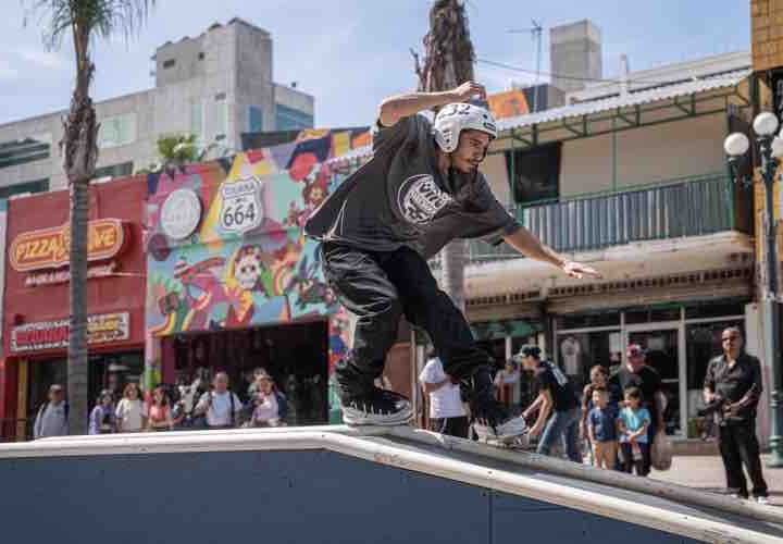 Patinadores toman la Avenida Revolución en la tercera edición del Chupascontest 2026