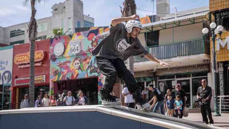 Patinadores toman la Avenida Revolución en la tercera edición del Chupascontest 2026