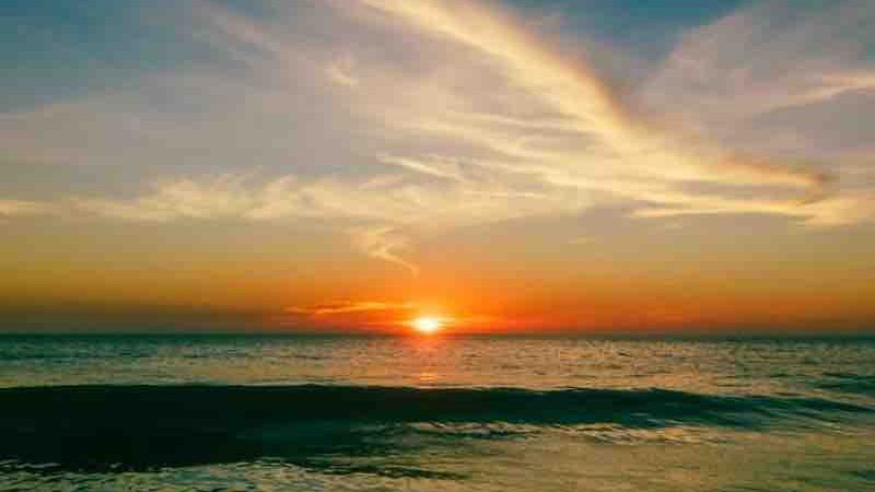 Atardecer cálido reúne a decenas en Playas de Tijuana