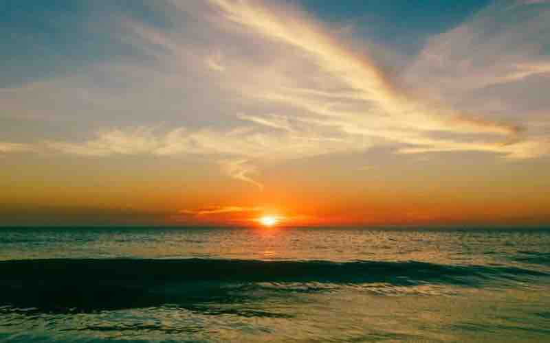 Atardecer cálido reúne a decenas en Playas de Tijuana